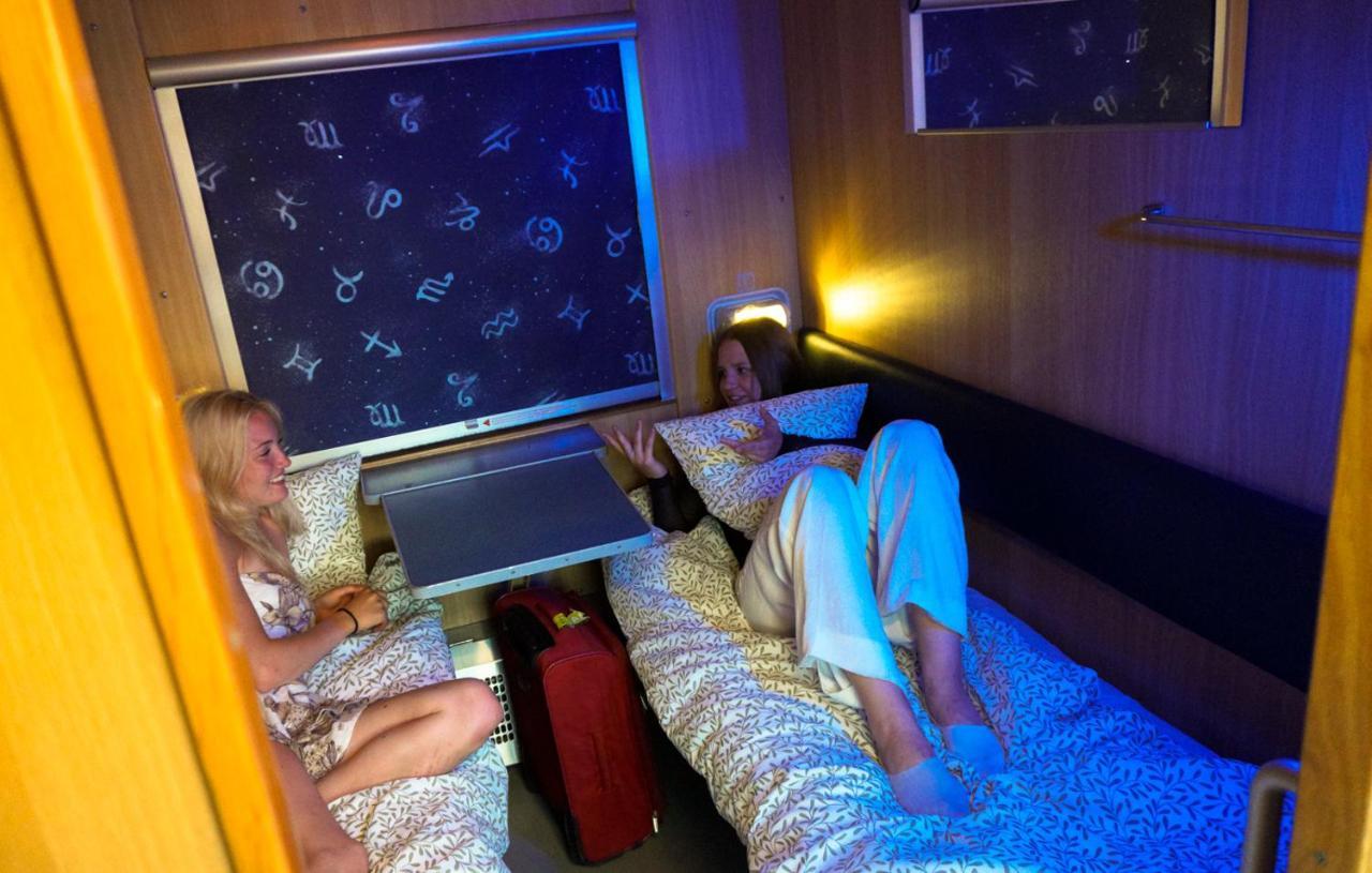 Railrooms Traincar Hostel 塔林 外观 照片